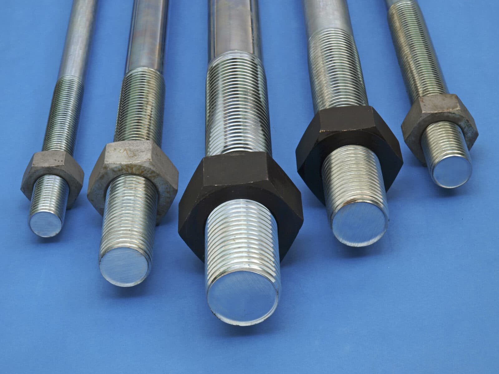 High strength threaded bar with nuts, in a range of diameters