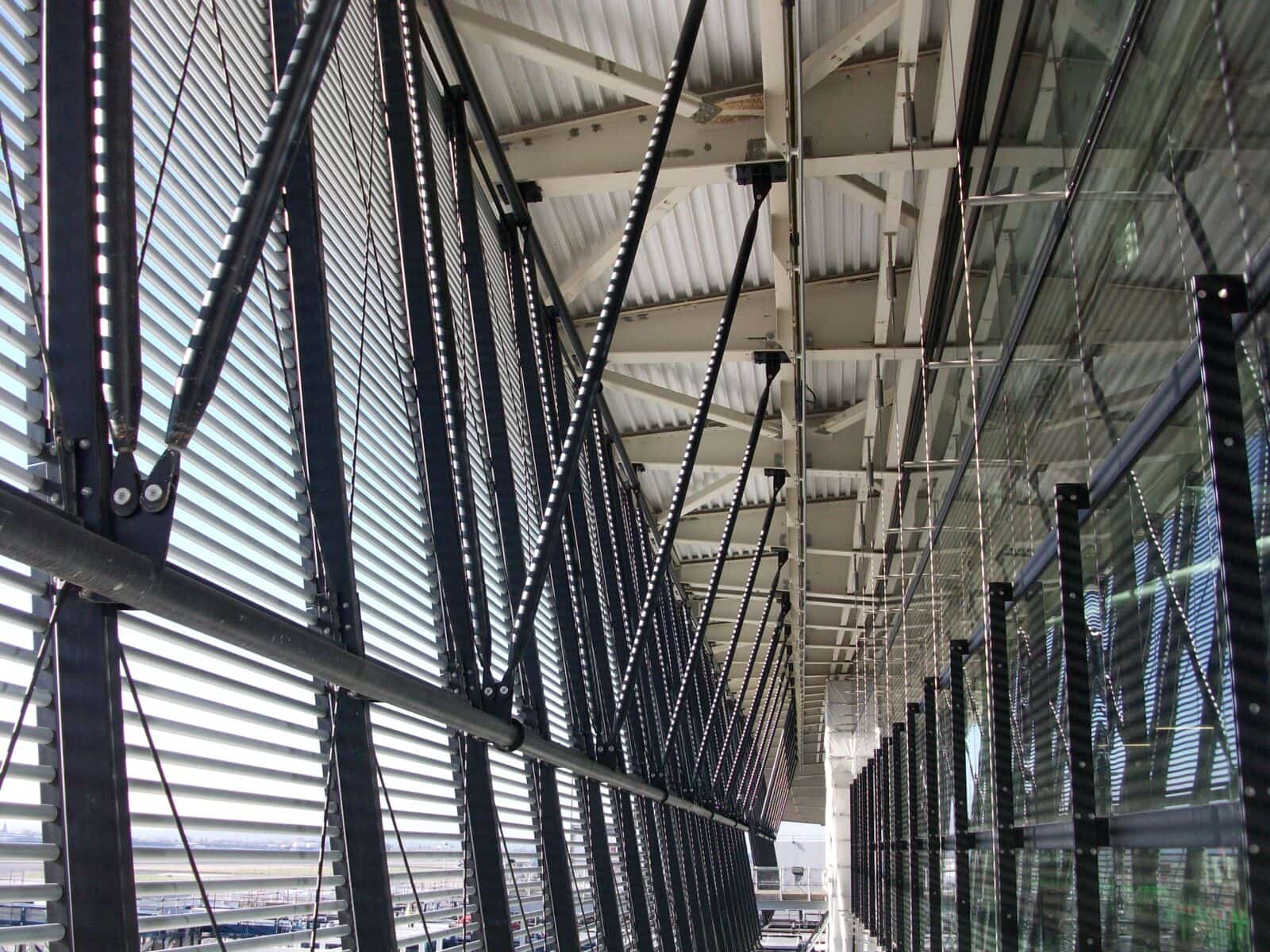 Tie bars in the Terminal 2 facade structure